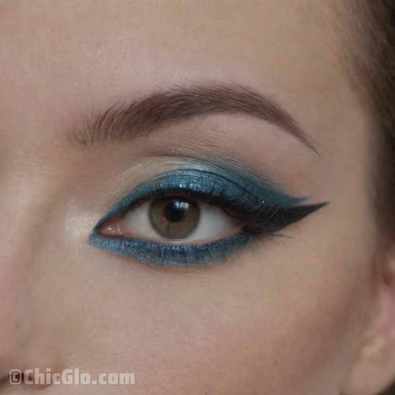 Mesmerizing Teal Smokey Eye Makeup Look